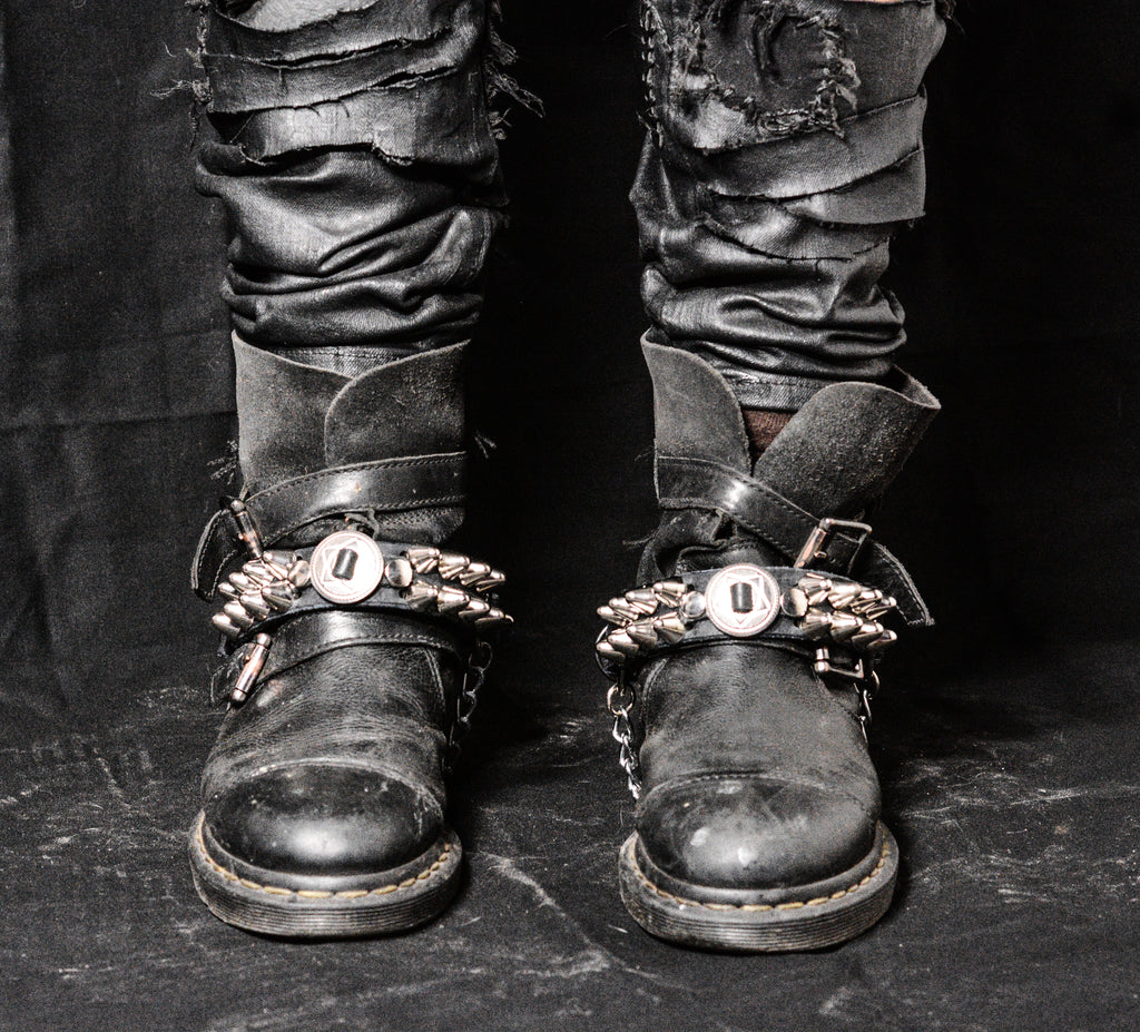 Straps with central concho