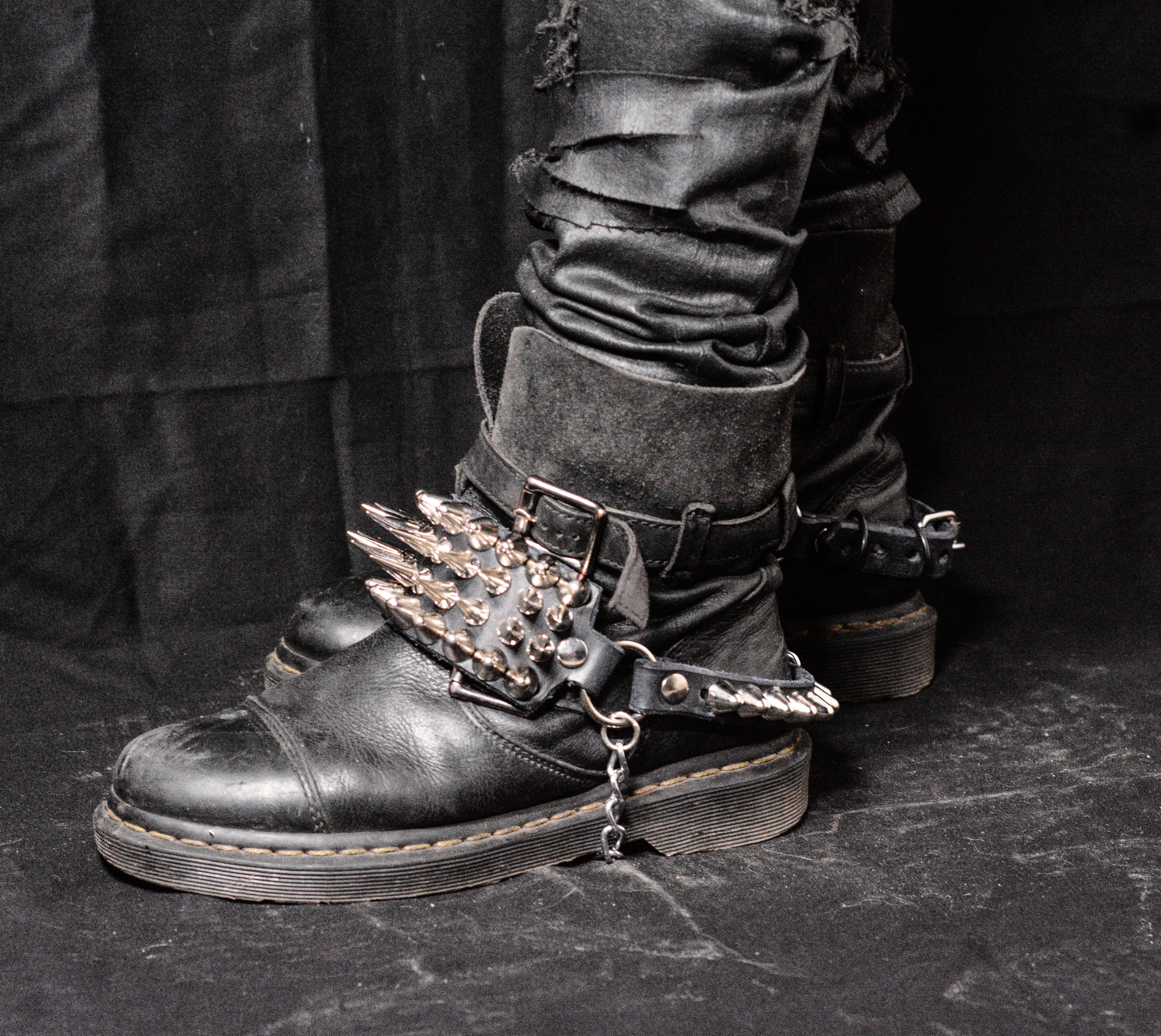 Straps con picos y studs