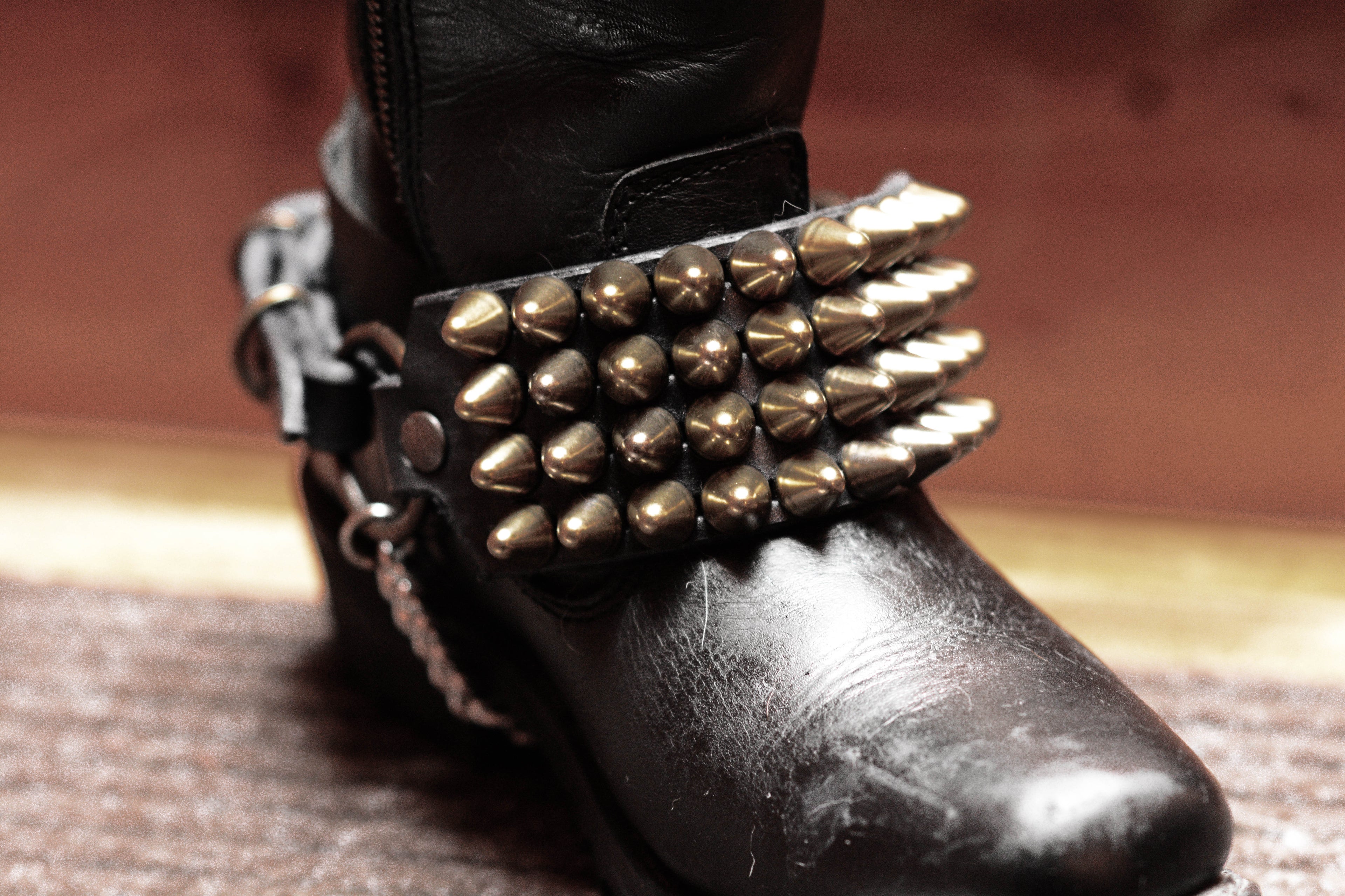 Straps de cuatro hileras con studs latón