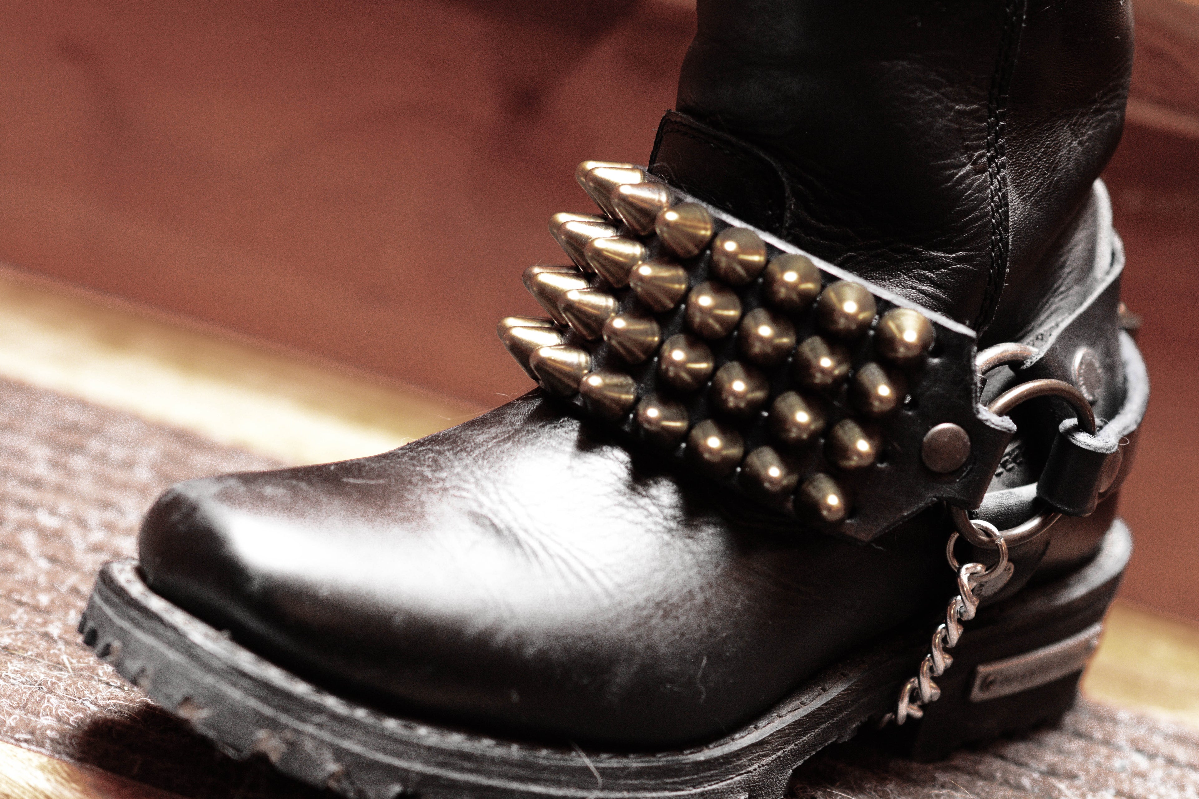 Straps de cuatro hileras con studs latón
