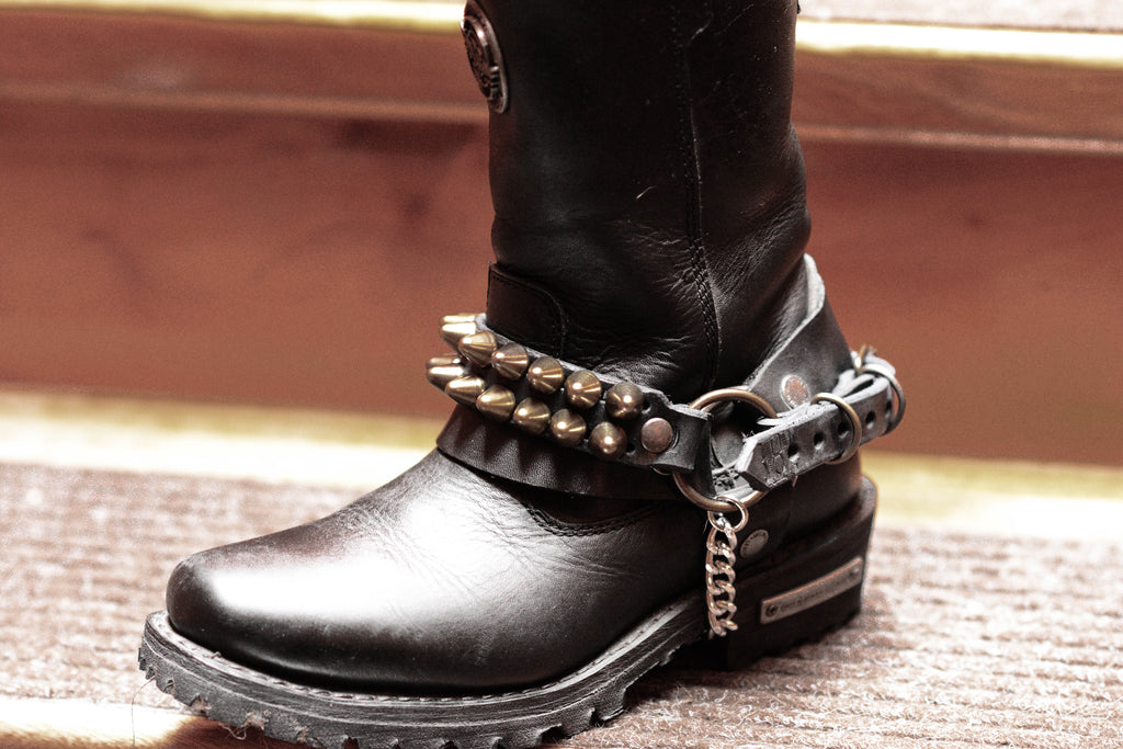 Straps de dos hileras studs latón