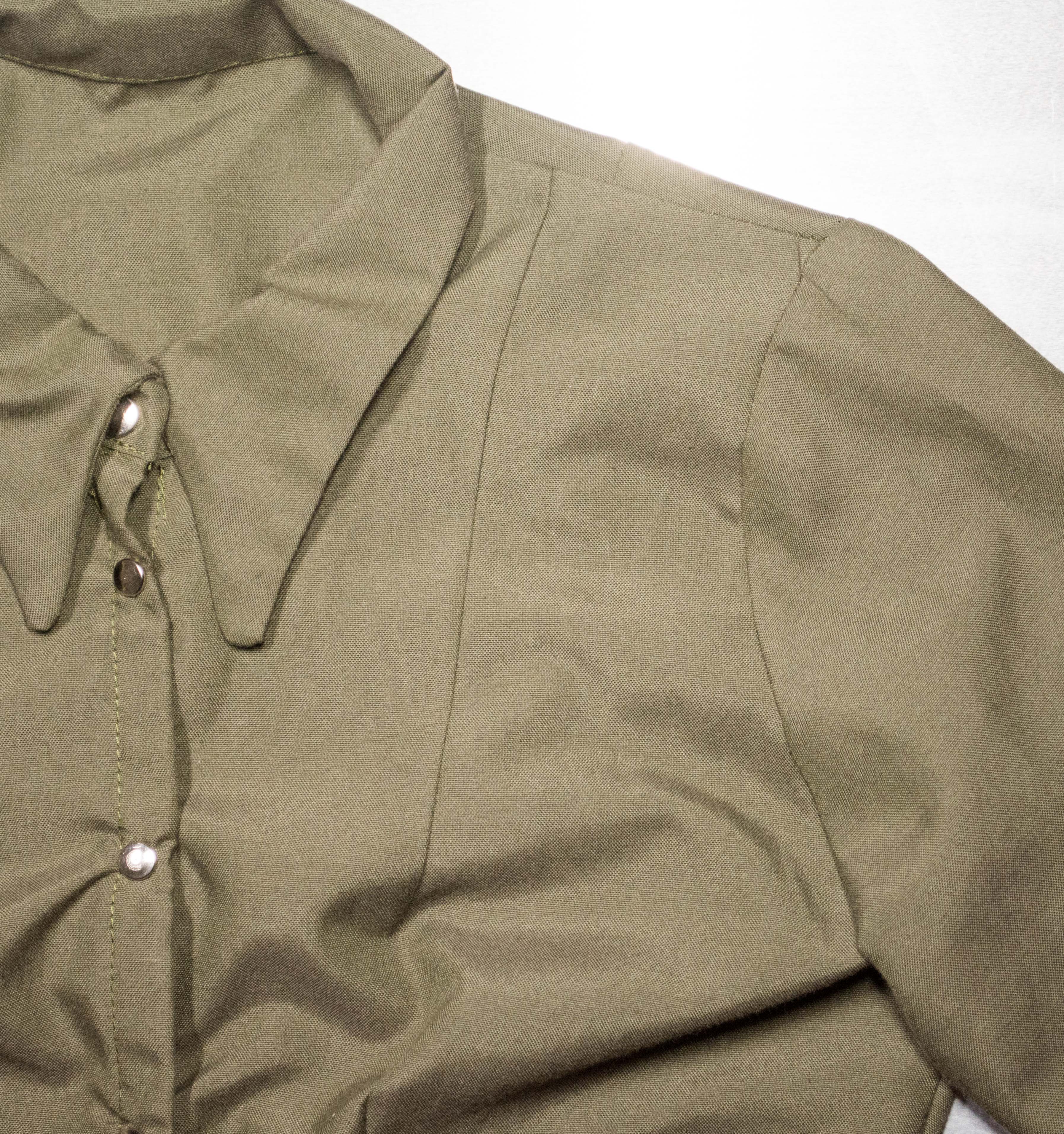 Camisa ajustada militar