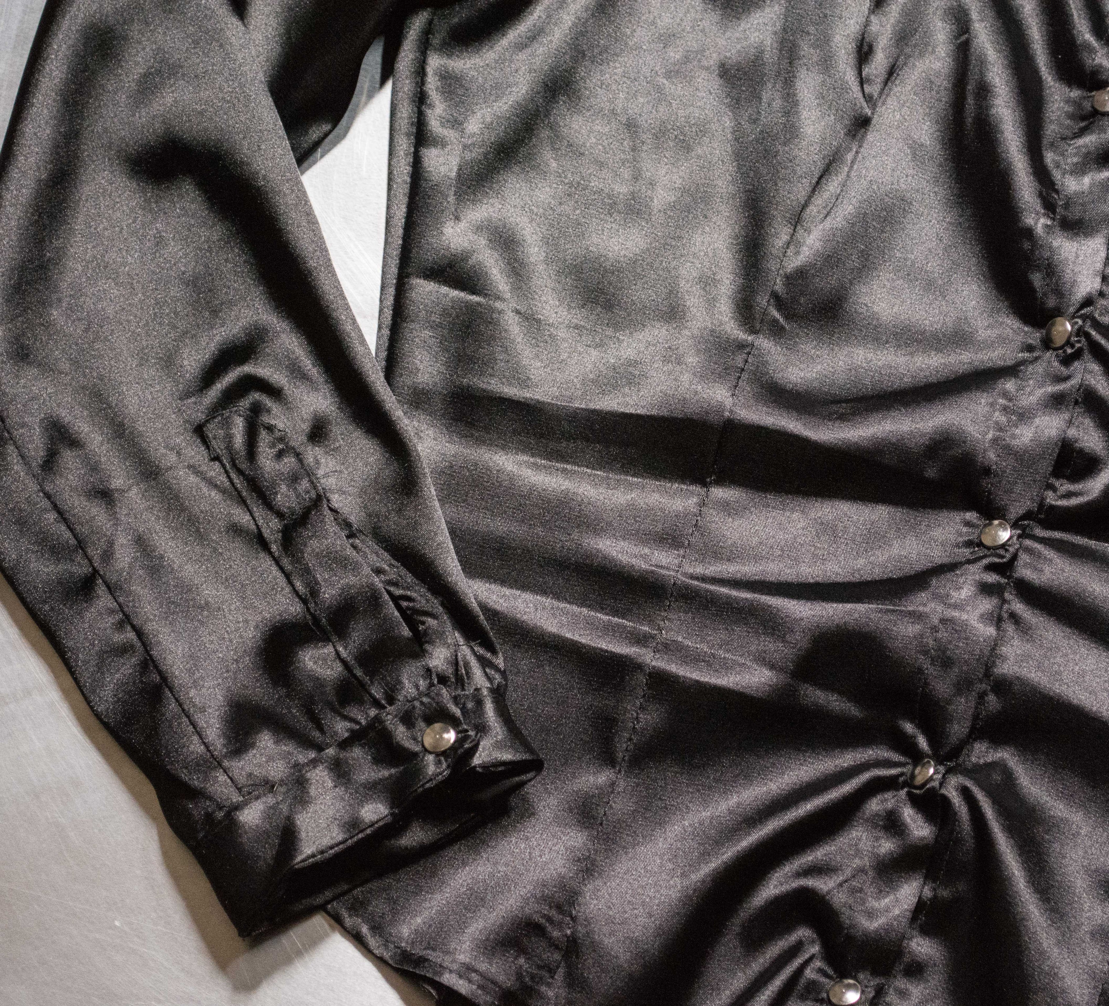 Camisa ajustada satinada