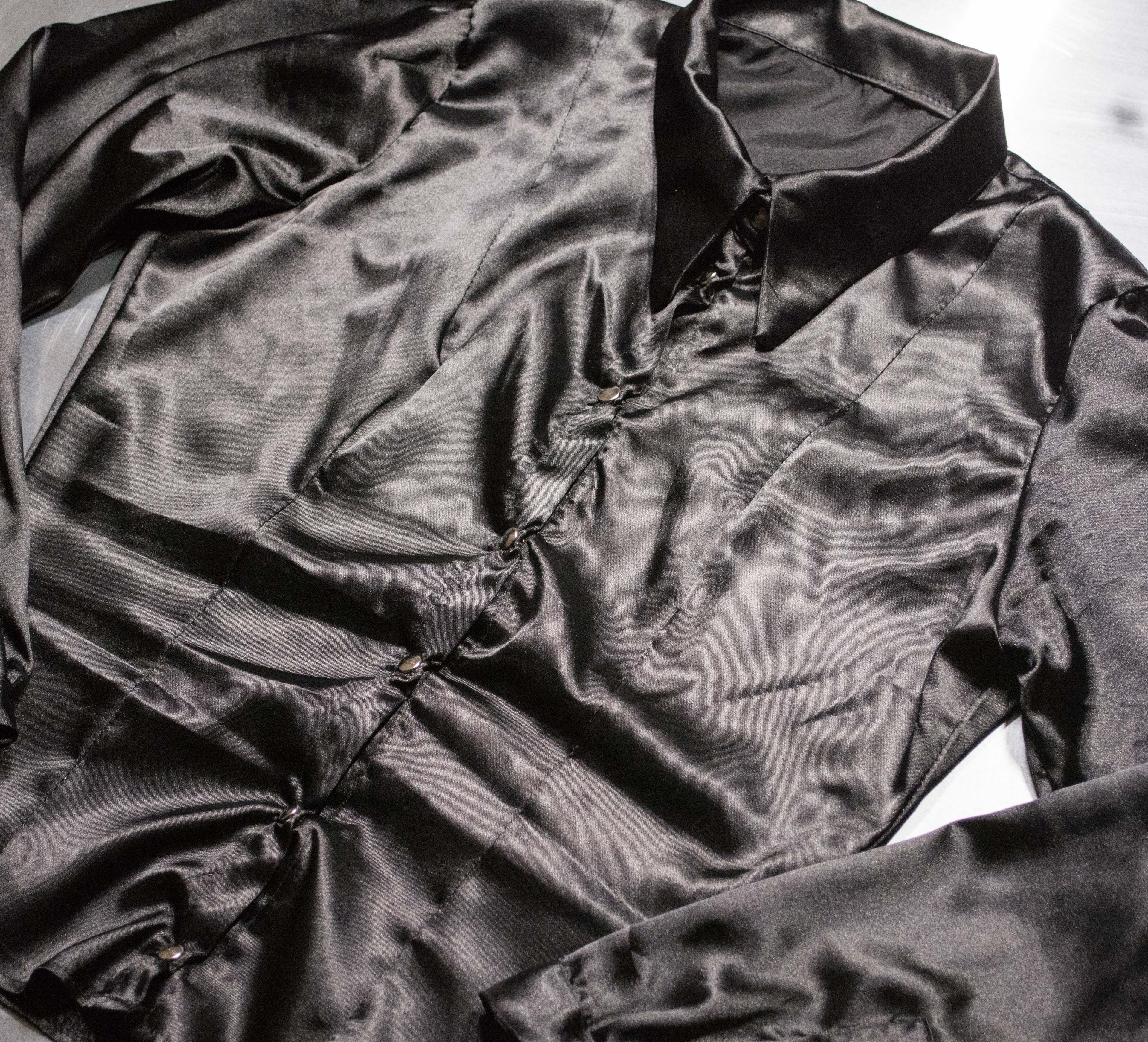 Camisa ajustada satinada