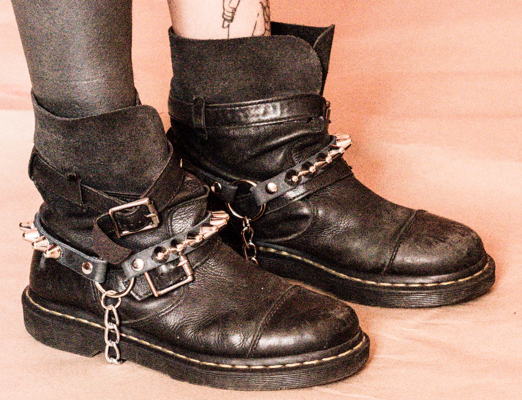 Single-row stud straps