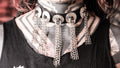 Choker con conchos y cadenas