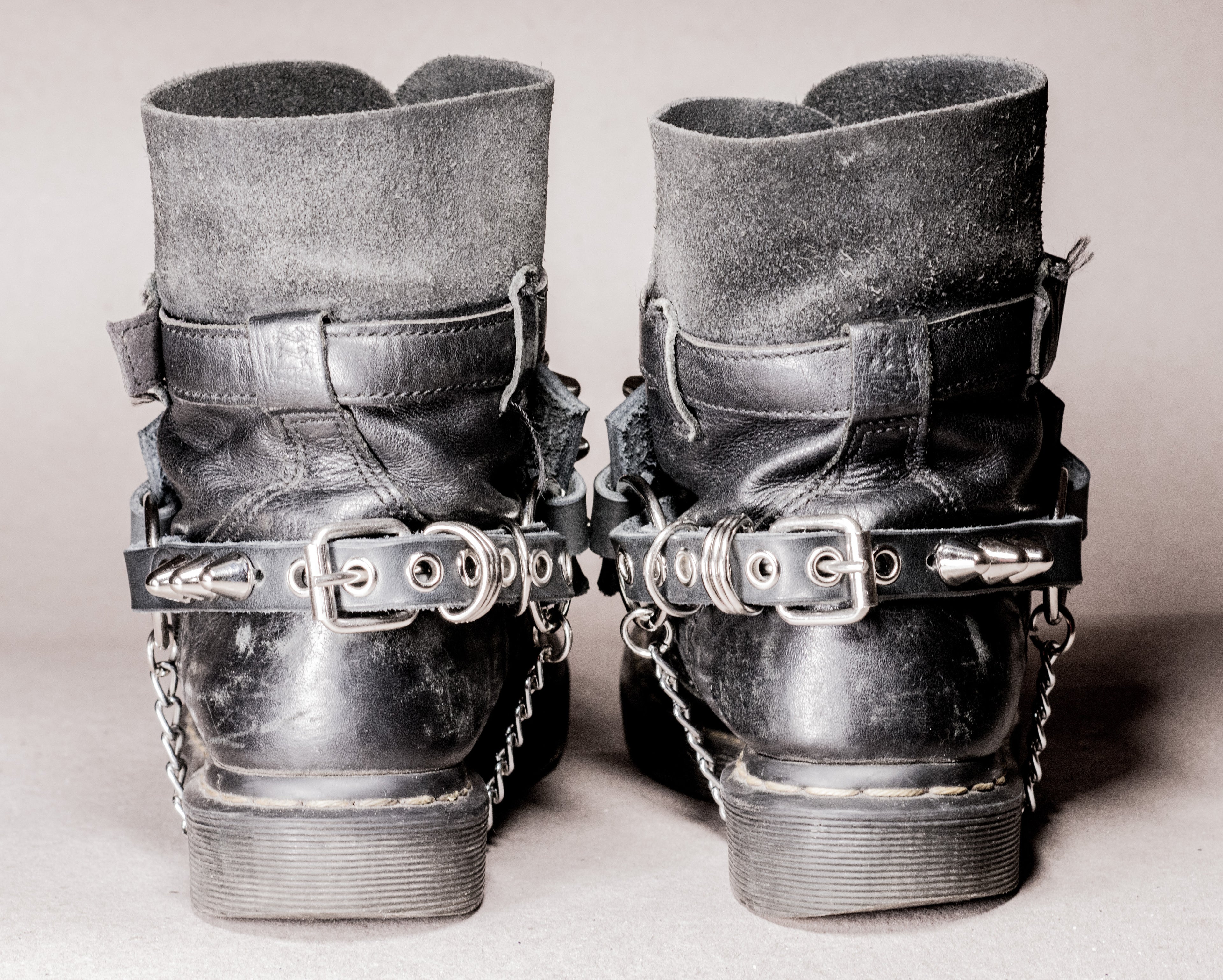 Straps de cuatro hileras de stud plateado