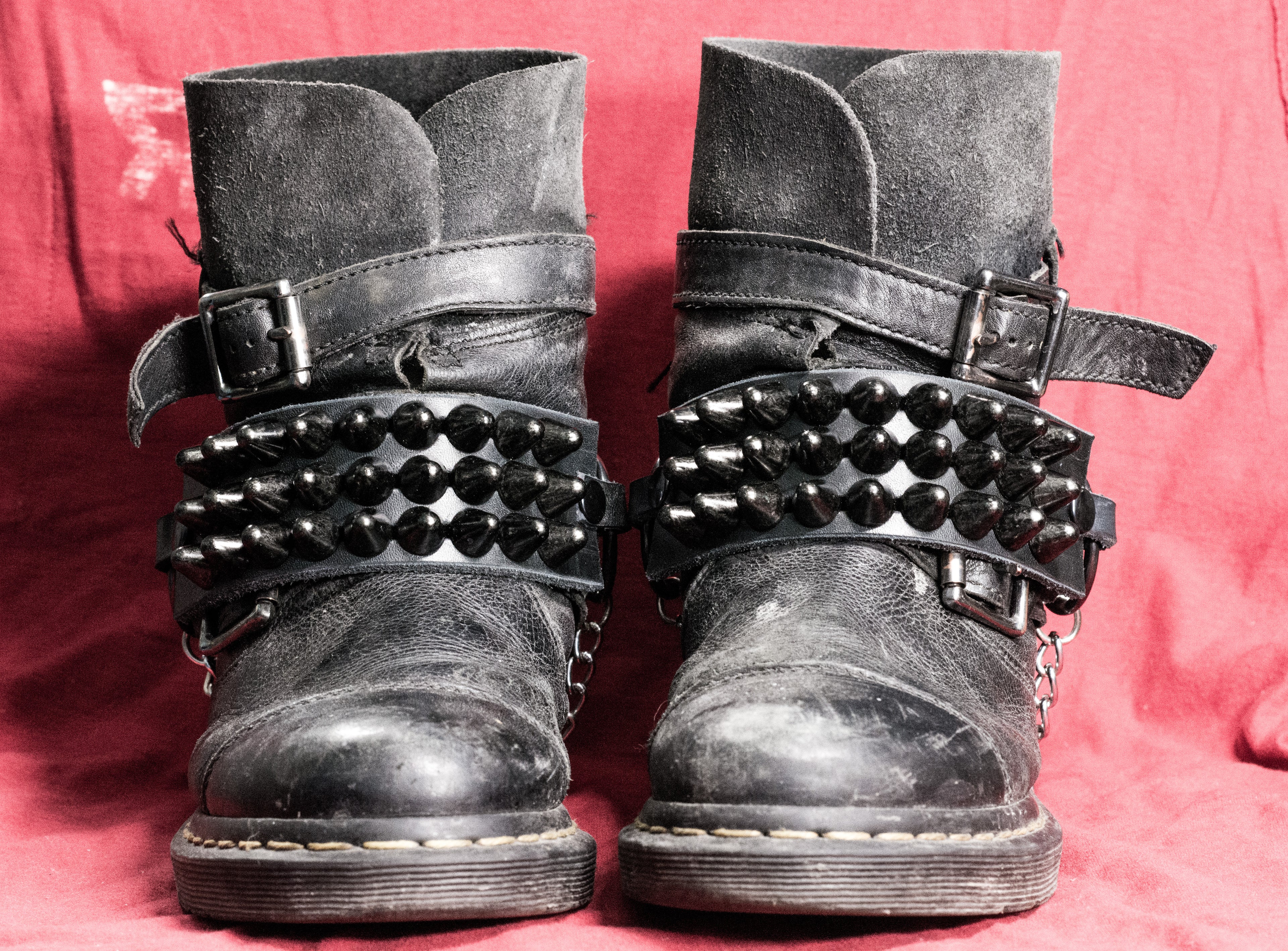 Straps de tres hileras stud color negro