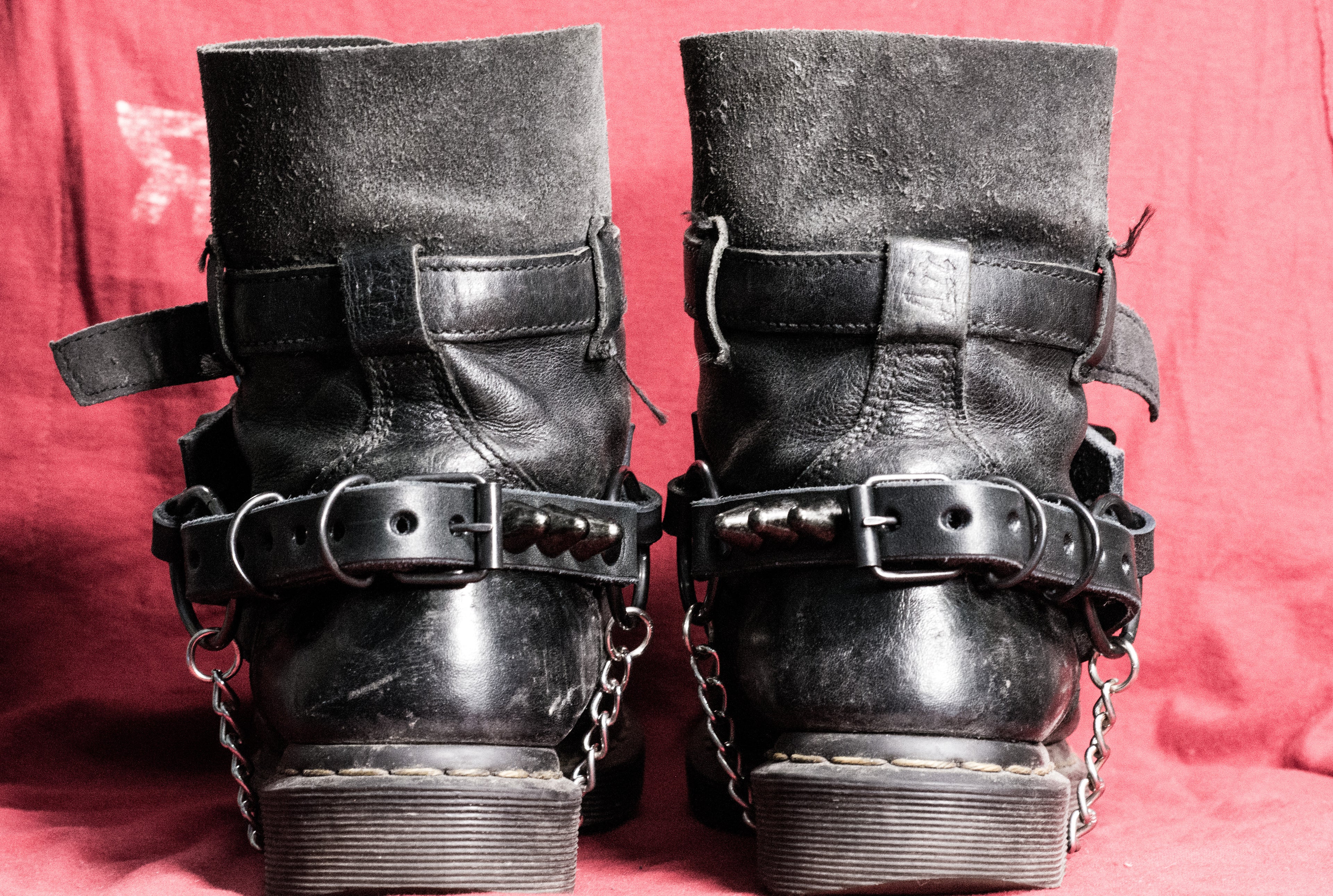 Straps de tres hileras stud color negro