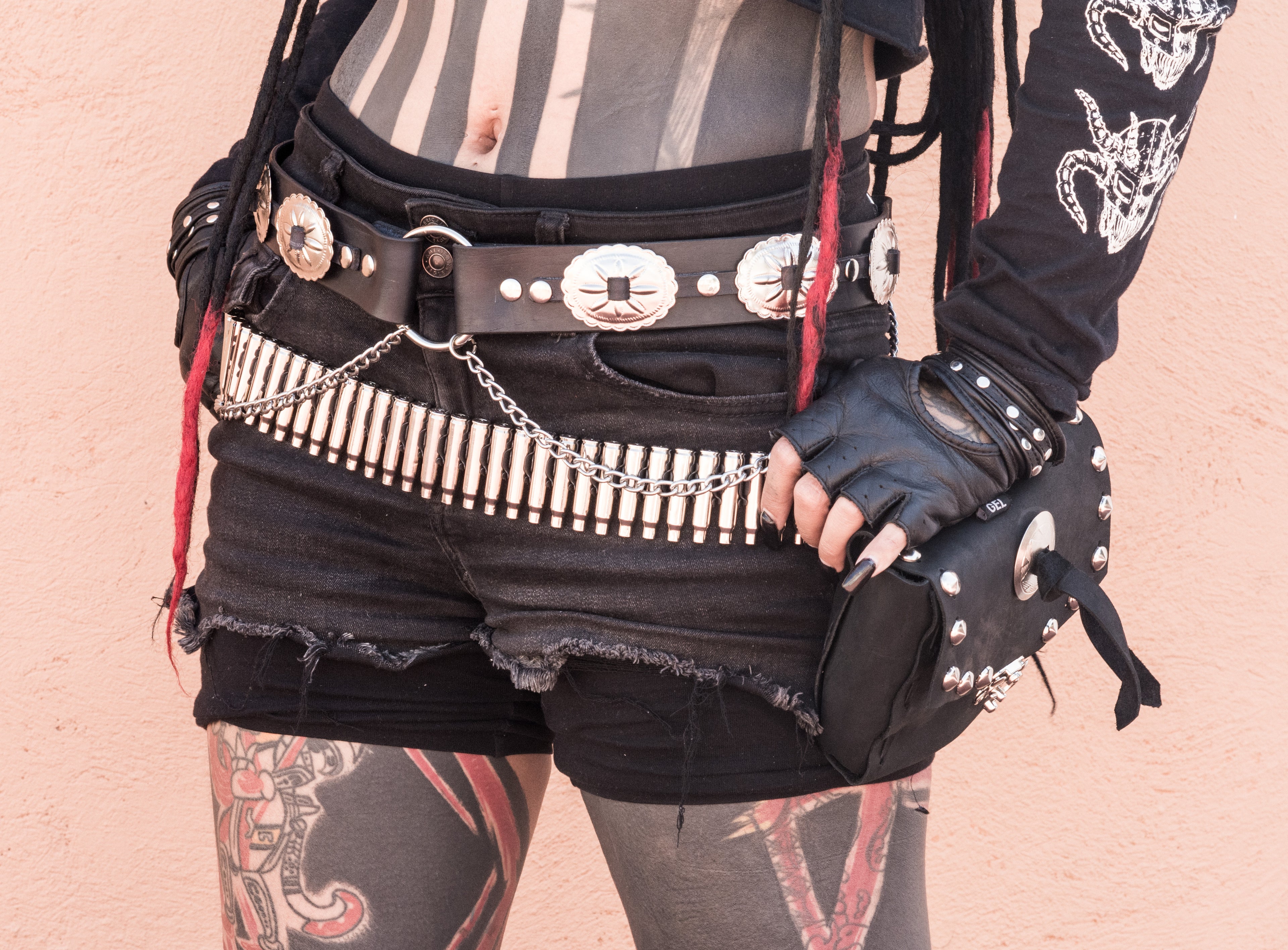 Cinturón de conchos y cadenas