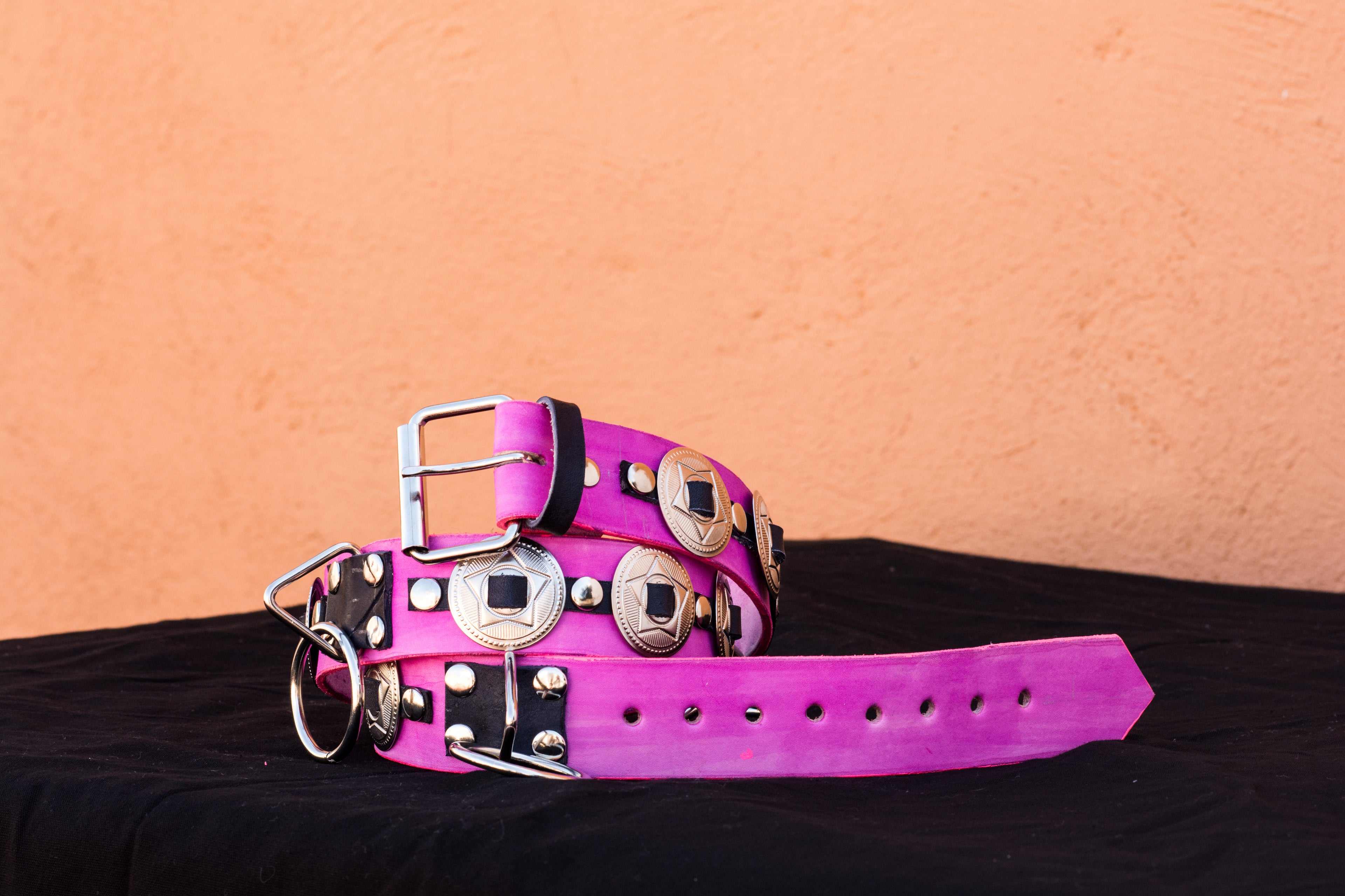 Cinturón de conchos y argollas