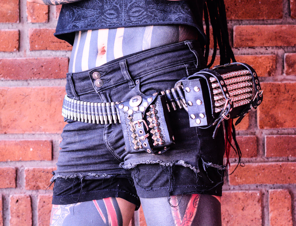 Small belt pouch with studs